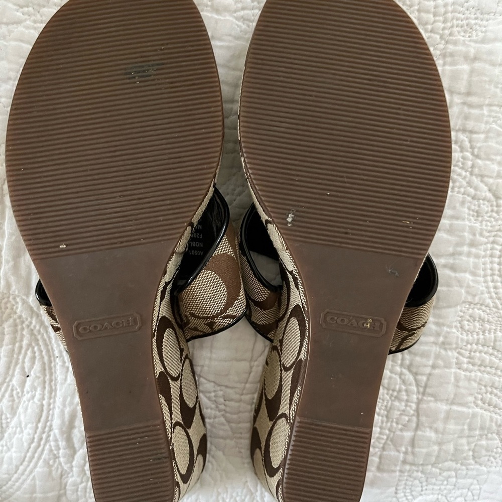 VINTAGE!! Coach Women's Brown and Gold Sandals - Picture 11 of 12